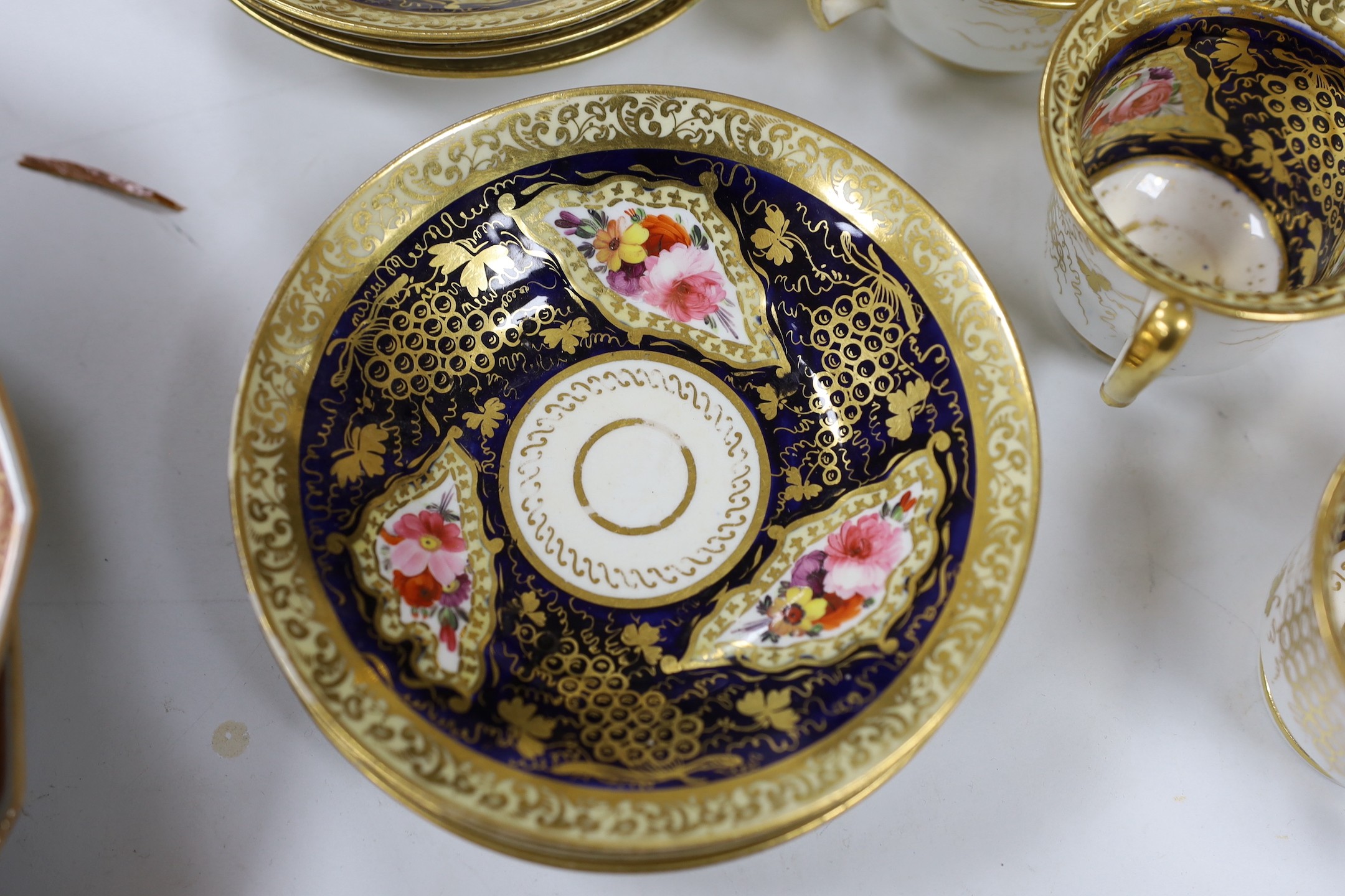 A Coalport part tea and coffee set, in London shape, c.1820 - 21 pieces